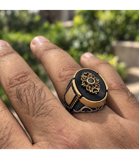 Parmakta 925 ayar gümüş siyah taşlı özel tasarım erkek yüzük